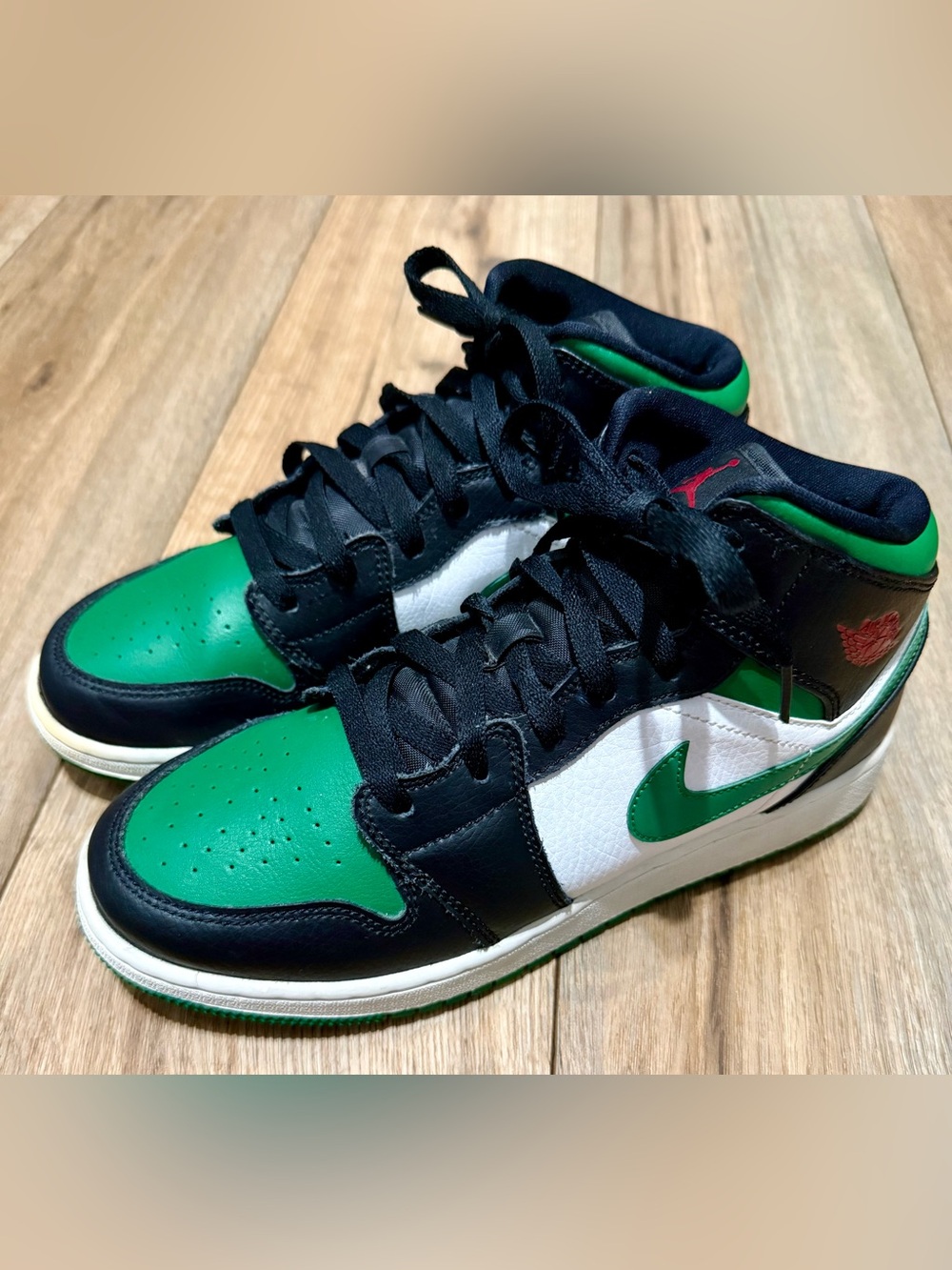 Nike Air Jordan 1 Mid GS Black Pine Green Toe 554725-067 Size 7Y Womens 8.5 EUC